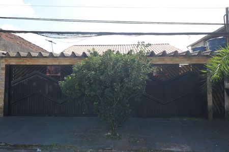 Casa para alugar com 250m², 6 quartos e 4 vagas Casa para alugar com 250m², 6 quartos e 4 vagasFachada