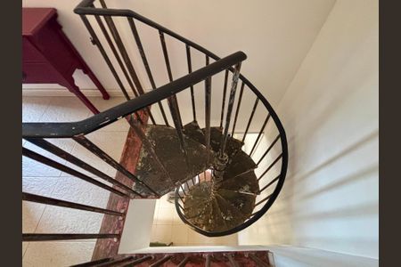 Apartamento à venda com 141m², 3 quartos e 2 vagasCobertura - escada