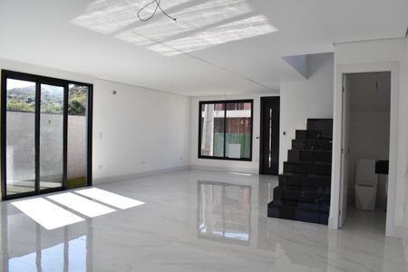 Casa de condomínio para alugar com 171m², 3 quartos e 2 vagasSala/Cozinha