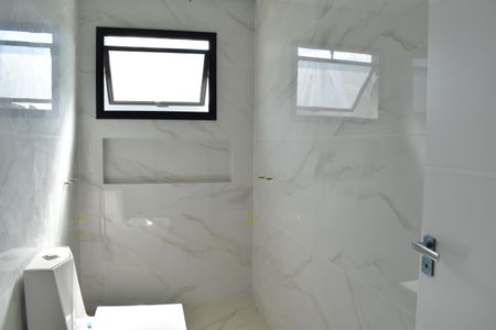 Casa de condomínio para alugar com 171m², 3 quartos e 2 vagasBanheiro da Suíte 1