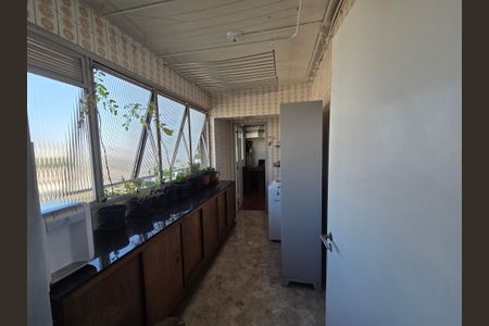 Apartamento à venda com 126m², 3 quartos e 2 vagas Apartamento à venda com 126m², 3 quartos e 2 vagasCozinha