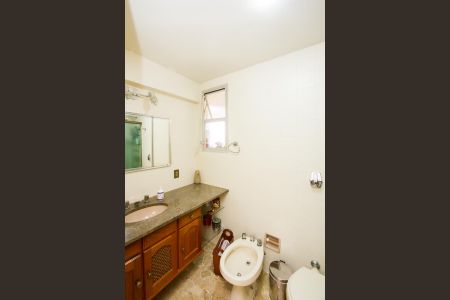 Apartamento à venda com 126m², 3 quartos e 2 vagas Apartamento à venda com 126m², 3 quartos e 2 vagasBanheiro social
