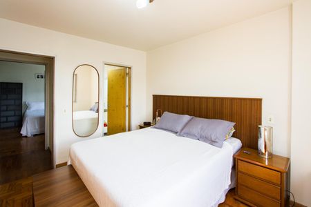Apartamento à venda com 126m², 3 quartos e 2 vagas Apartamento à venda com 126m², 3 quartos e 2 vagasSuíte