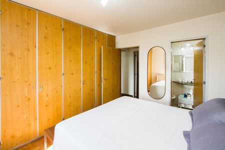 Apartamento à venda com 126m², 3 quartos e 2 vagas Apartamento à venda com 126m², 3 quartos e 2 vagasSuíte