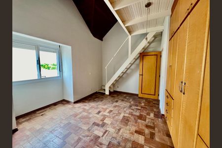 Casa de condomínio à venda com 330m², 3 quartos e 4 vagasFoto 01