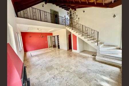 Casa de condomínio à venda com 330m², 3 quartos e 4 vagasFoto 01