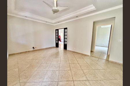 Casa de condomínio à venda com 330m², 3 quartos e 4 vagasFoto 01