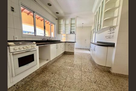 Casa de condomínio à venda com 330m², 3 quartos e 4 vagasFoto 01