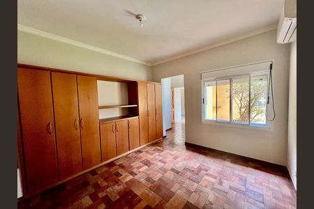 Casa de condomínio à venda com 330m², 3 quartos e 4 vagasFoto 01
