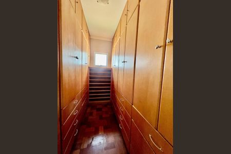 Casa de condomínio à venda com 330m², 3 quartos e 4 vagasFoto 01