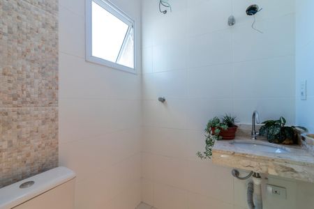 Casa de condomínio à venda com 100m², 2 quartos e 2 vagasBanheiro da Suíte 1