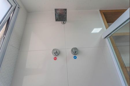 Apartamento à venda com 70m², 2 quartos e 1 vaga Apartamento à venda com 70m², 2 quartos e 1 vagaBanheiro social