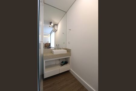 Banheiro de kitnet/studio para alugar com 1 quarto, 30m² em Vila Nova Conceição, São Paulo