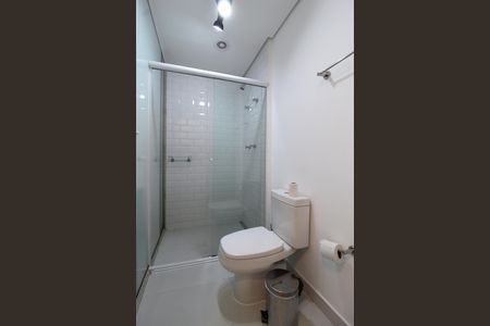 Banheiro de kitnet/studio para alugar com 1 quarto, 30m² em Vila Nova Conceição, São Paulo
