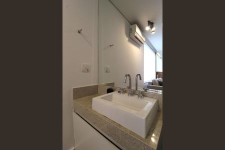 Banheiro de kitnet/studio para alugar com 1 quarto, 30m² em Vila Nova Conceição, São Paulo