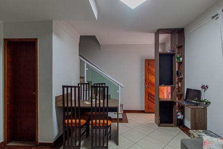 Casa de condomínio para alugar com 110m², 3 quartos e 2 vagas Casa de condomínio para alugar com 110m², 3 quartos e 2 vagasSala