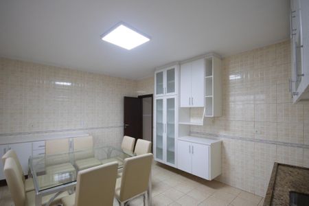 Casa para alugar com 277m², 3 quartos e 2 vagasCozinha