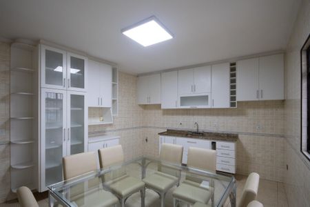 Casa para alugar com 277m², 3 quartos e 2 vagasCozinha