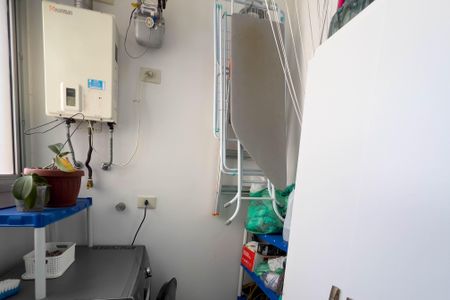 Apartamento à venda com 66m², 2 quartos e 2 vagas Apartamento à venda com 66m², 2 quartos e 2 vagasCozinha e área de serviço