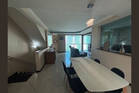 Casa à venda com 264m², 3 quartos e 3 vagas Casa à venda com 264m², 3 quartos e 3 vagasFoto 06