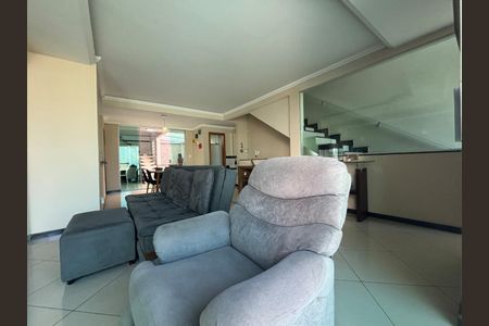 Casa à venda com 264m², 3 quartos e 3 vagas Casa à venda com 264m², 3 quartos e 3 vagasFoto 16