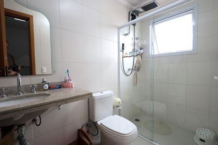 Apartamento à venda com 126m², 3 quartos e 3 vagas Apartamento à venda com 126m², 3 quartos e 3 vagasBanheiro da Suíte 1