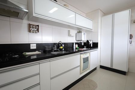 Apartamento à venda com 126m², 3 quartos e 3 vagas Apartamento à venda com 126m², 3 quartos e 3 vagasCozinha