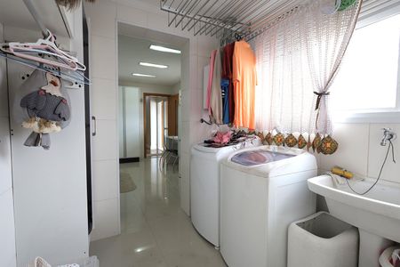 Apartamento à venda com 126m², 3 quartos e 3 vagas Apartamento à venda com 126m², 3 quartos e 3 vagasÁrea de Serviço