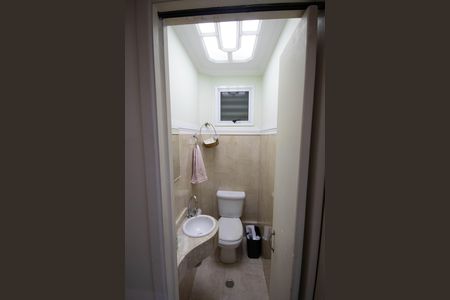 Casa à venda com 320m², 2 quartos e 2 vagasLavabo