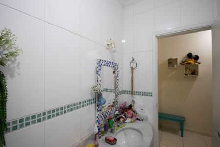 Casa à venda com 320m², 2 quartos e 2 vagasBanheiro