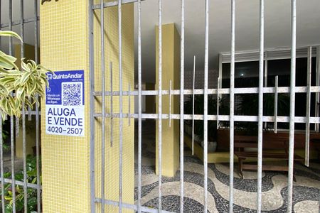 Apartamento à venda com 167m², 4 quartos e 1 vaga Apartamento à venda com 167m², 4 quartos e 1 vagaFachada e Placa