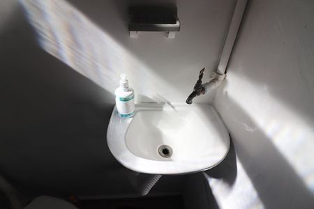 Casa à venda com 235m², 2 quartos e 8 vagasBanheiro de Serviço