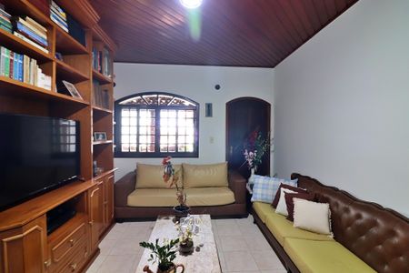 Casa à venda com 235m², 2 quartos e 8 vagasSala