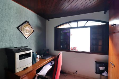 Casa à venda com 235m², 2 quartos e 8 vagasQuarto 2