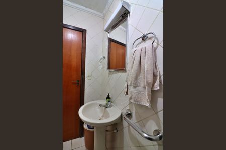 Casa à venda com 235m², 2 quartos e 8 vagasBanheiro Social