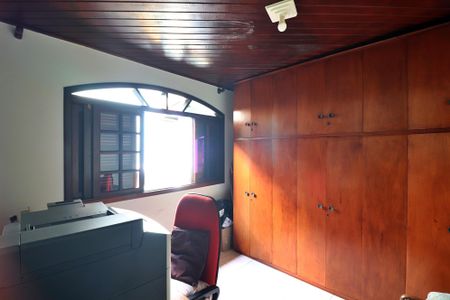 Casa à venda com 235m², 2 quartos e 8 vagasQuarto 2