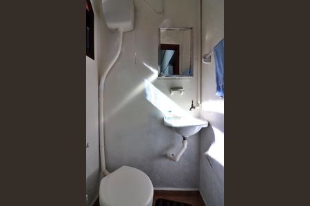 Casa à venda com 235m², 2 quartos e 8 vagasBanheiro de Serviço