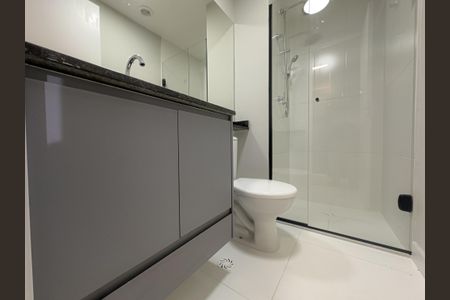 Banheiro de kitnet/studio para alugar com 1 quarto, 25m² em Perdizes, São Paulo