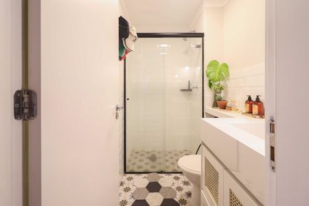 Banheiro de apartamento à venda com 2 quartos, 73m² em Jardim Sarah, São Paulo