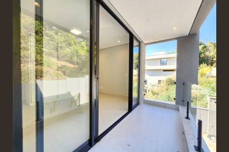 Casa de condomínio para alugar com 263m², 4 quartos e 4 vagas Casa de condomínio para alugar com 263m², 4 quartos e 4 vagasVaranda quarto 3