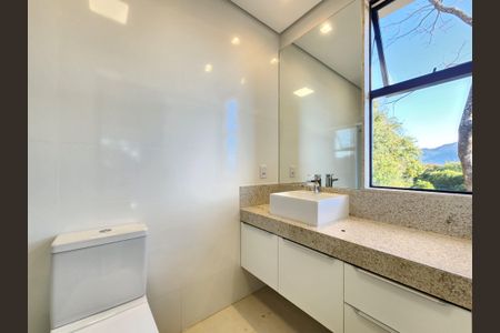 Casa de condomínio para alugar com 263m², 4 quartos e 4 vagas Casa de condomínio para alugar com 263m², 4 quartos e 4 vagasBanheiro da Suíte