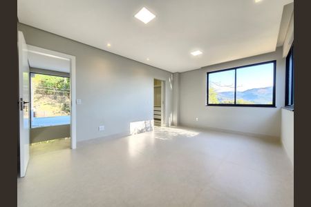 Casa de condomínio para alugar com 263m², 4 quartos e 4 vagas Casa de condomínio para alugar com 263m², 4 quartos e 4 vagasSuíte