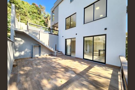 Casa de condomínio para alugar com 263m², 4 quartos e 4 vagas Casa de condomínio para alugar com 263m², 4 quartos e 4 vagasÁrea externa