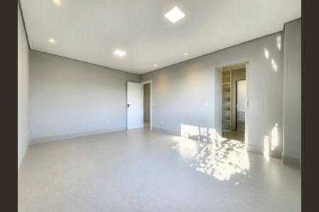 Casa de condomínio para alugar com 263m², 4 quartos e 4 vagas Casa de condomínio para alugar com 263m², 4 quartos e 4 vagasSuíte