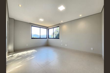 Casa de condomínio para alugar com 263m², 4 quartos e 4 vagas Casa de condomínio para alugar com 263m², 4 quartos e 4 vagasSuíte