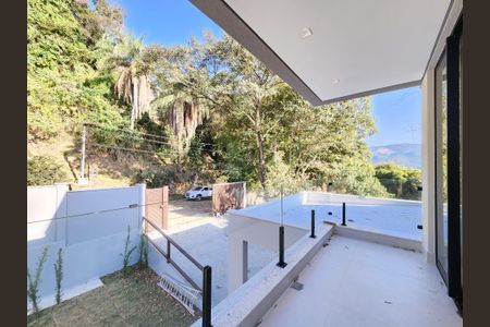 Casa de condomínio para alugar com 263m², 4 quartos e 4 vagas Casa de condomínio para alugar com 263m², 4 quartos e 4 vagasVaranda quarto 3