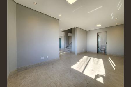 Casa de condomínio para alugar com 263m², 4 quartos e 4 vagas Casa de condomínio para alugar com 263m², 4 quartos e 4 vagasSala TV