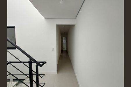 Casa à venda com 124m², 3 quartos e 2 vagasCorredor