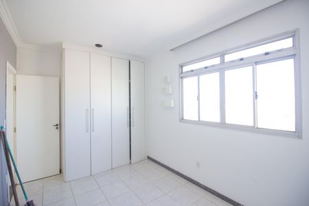Apartamento à venda com 169m², 4 quartos e 3 vagas Apartamento à venda com 169m², 4 quartos e 3 vagasSuíte 2