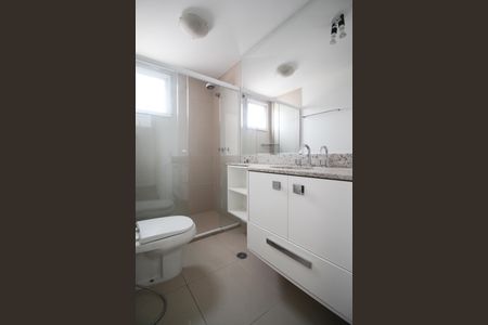 Apartamento à venda com 210m², 4 quartos e 3 vagasBanheiro da Suíte 2